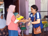 Bantu Warga di Bulan Ramadhan, Anggota DPRD Tapteng Bagi Sembako