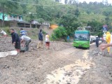 Hujan Guyur Parapat, Longsor di Dua Titik Ganggu Lalu Lintas