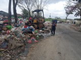 Krisis Lahan TPA, Sampah Bertumpuk di Bahu Jalan