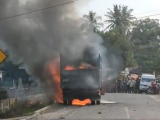 Truk Terbakar dan Meledak di Jalan Sibolga-Barus, Warga Heboh
