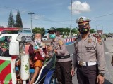 Taruna Akpol dan TNI Latsitardanus Ajak Warga Patuhi Aturan Lalulintas