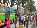 Truk Pengangkut Kayu PT TPL Tabrakan dengan Bus Pariwisata, 5 Korban