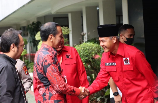 Ganjar Pranowo Sambut Presiden Jokowi di Pembukaan Rakernas III PDIP