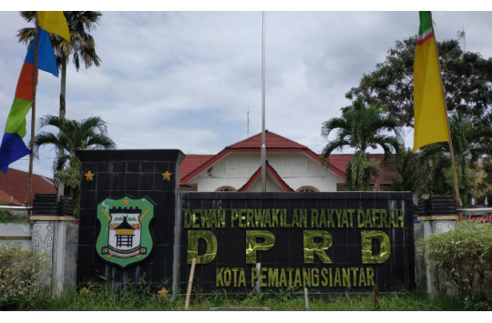 Gedung DPRD Kota Pematangsiantar. (Foto:Fernandho Pasaribu)