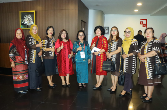 Istri Bupati Simalungun Hadiri Puncak HUT Dekranasda di Medan
