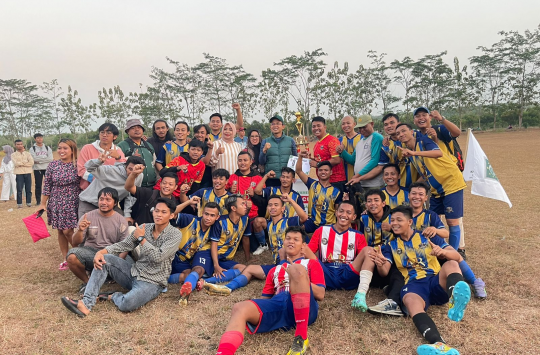 Anggota DPR RI, KH Maman Imanulhaq tutup turnamen sepak bola KM Cup Majalengka, Selasa, 29 Agustus 2023. (Foto:Istimewa)