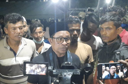 Rafly Kande Beri Bantuan ke Pengungsi Rohingya di Pidie: Kita Harus Lihat dari Sisi Kemanusiaan