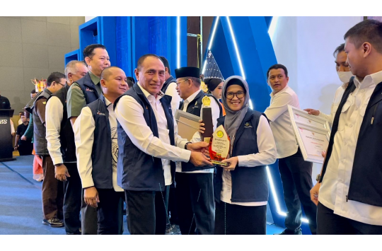 Walikota Siantar Terima 2 Penghargaan di Musrenbang Provinsi Sumut